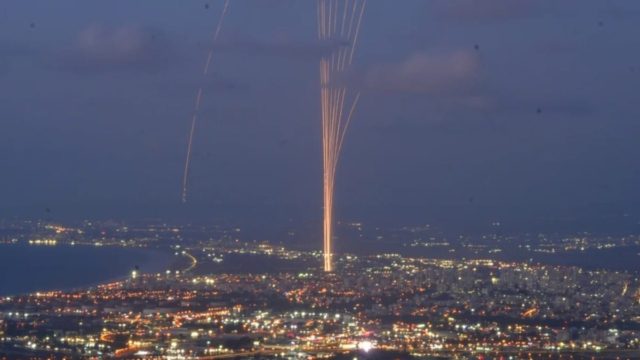 Έκρυθμη η κατάσταση στη Μέση Ανατολή: Το Ισραήλ προετοιμάζεται για χερσαία επίθεση στον Λίβανο (video)