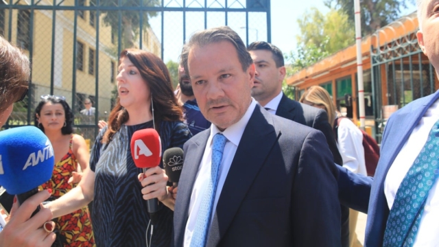 Αποφυλακίστηκε ο Απόστολος Λύτρας: «Θα τα πούμε εν καιρώ…» – Ποιοι τον παρέλαβαν (video)