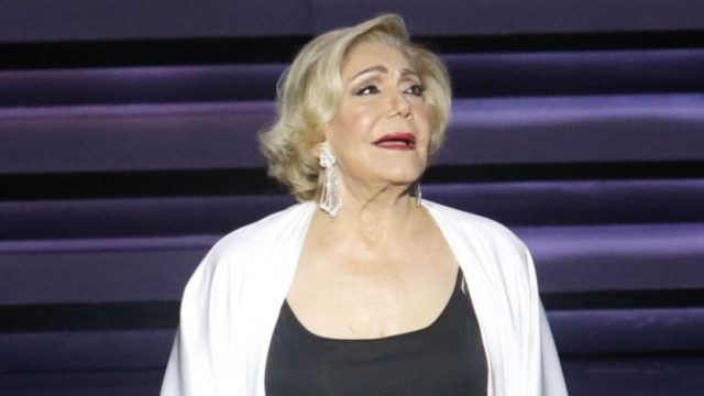 «Ρε παιδιά, το πόδι μου»: Λίγο πριν η Μαρινέλλα πάθει εγκεφαλικό στη σκηνή, η ατάκα στους συνεργάτες της (video)