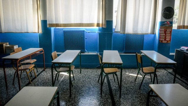 Άλιμος: Συνελήφθη 14χρονος μαθητής- «Θα σου σπάσω τα μούτρα» είπε σε καθηγήτρια που του έκανε παρατήρηση για το κινητό