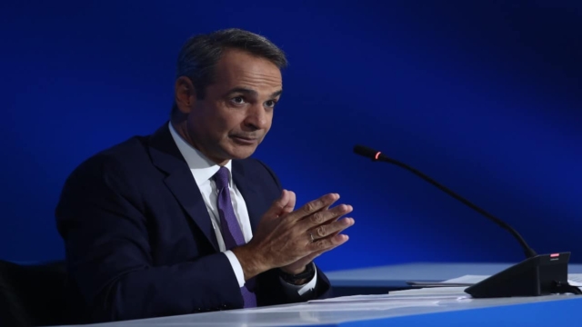 Μητσοτάκης στη ΔΕΘ για δημοσκοπήσεις: «Δεν τις κοιτάζω κάθε μέρα – Οι κυβερνήσεις έχουν υποχρέωση να απορροφούν το πολιτικό κόστος»