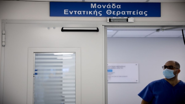 Εικόνες ντροπής: Γιατρός χειρούργησε 15χρόνο, με οδηγίες από το youtube – Όταν ο ασθενής πέθανε, το έσκασε