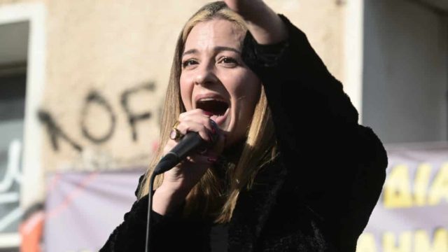 «Πληρωμένη» απάντηση Νατάσσας Μποφίλιου: Τόσο κόστισε το φόρεμα του… Λυκαβηττού (photo)
