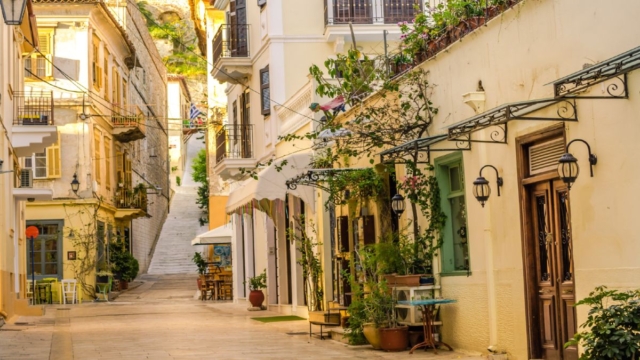 Σε απόσταση αναπνοής: Ταξίδι στη γοητεία της πρώτης πρωτεύουσας – Μια ζωντανή πόλη με ρομαντισμό και πολυτέλεια