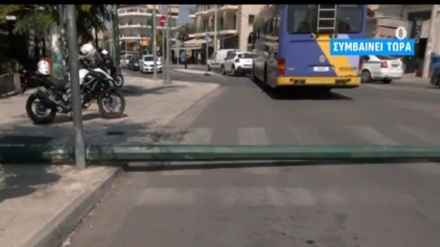 Πανικός στη Νέα Φιλαδέλφεια: Κολώνα της ΔΕΗ έπεσε στη μέση του δρόμου – Τραυματίστηκε 14χρονο παιδί