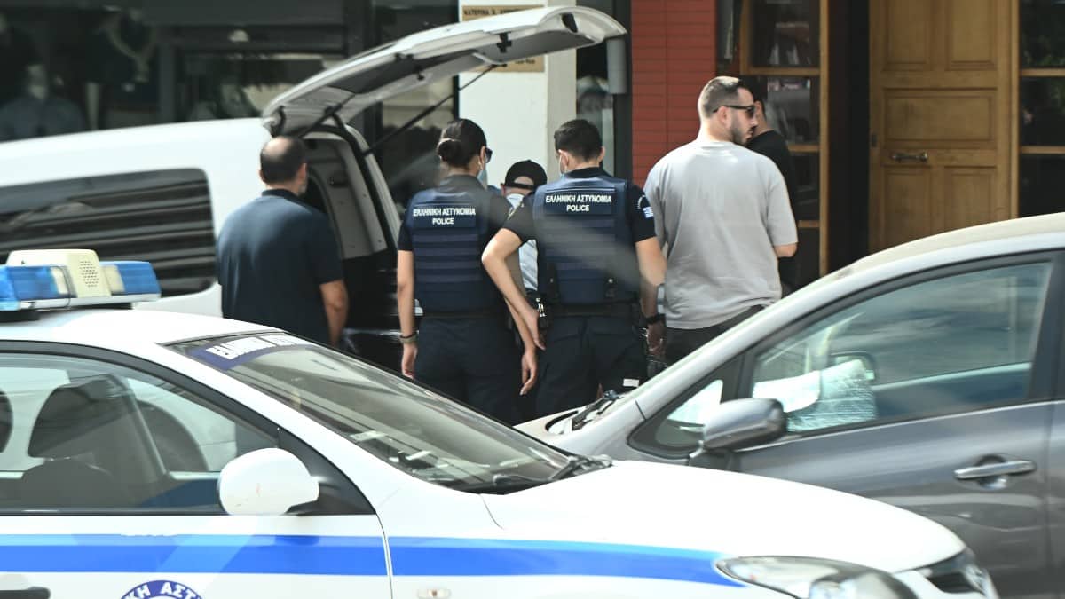 Δολοφονία 46χρονου στη Νέα Σμύρνη: Η αδελφή του ομολόγησε πως τον δολοφόνησε – «Μου ζήτησε νερό, τσακωθήκαμε»