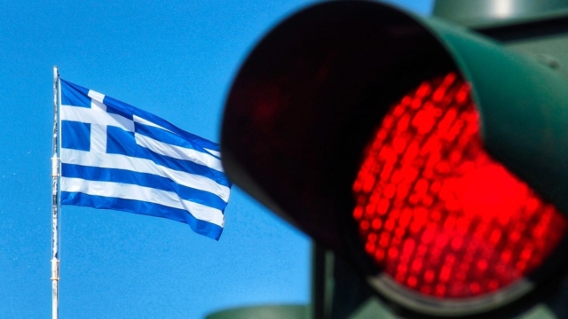 Αυτός είναι ο νέος ΚΟΚ: Νόμιμες οι «σφήνες» από τις μοτοσικλέτες και όριο 30 χλμ./ώρα μέσα στην πόλη!