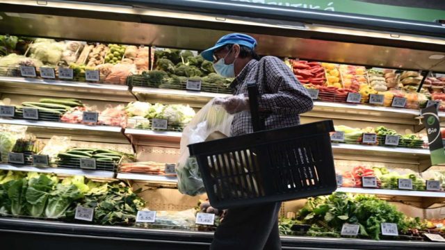 Η ακρίβεια «χτυπά» τα νοικοκυριά: Πόσα χρήματα ξοδεύουν και ποιες δαπάνες αυξήθηκαν