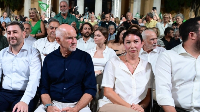 Η Ολλανδή γυμνάστρια που «έκλεψε» τις εντυπώσεις στην εκδήλωση του ΠΑΣΟΚ: Αυτή είναι η σύντροφος του Γιώργου Παπανδρέου (photo)