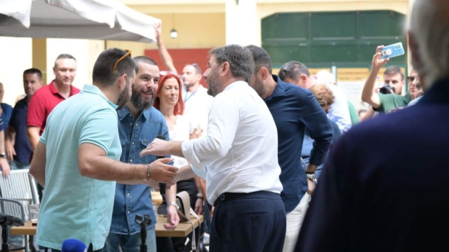 Μεγάλη ανατροπή στην κούρσα διαδοχής του ΠΑΣΟΚ φέρνει δημοσκόπηση της Interview