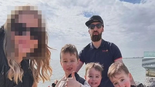 Σηκώθηκε στο πόδι όλη η γειτονιά από το ουρλιαχτό της μάνας: Πατέρας σκότωσε τους 3 ανήλικους γιους του και αυτοκτόνησε