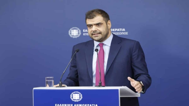 Η κυβέρνηση διαψεύει τις φήμες που θέλουν τον Δένδια Πρόεδρο της Δημοκρατίας: Η συζητήση δεν έχει «πέσει στο τραπέζι» του Μέγαρου Μαξίμου