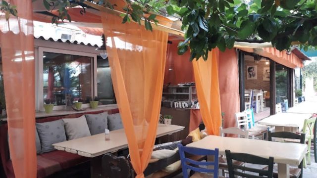 Το Πεύκο: Η value for money ταβέρνα που θυμίζει νησί – Ένας χώρος οικογενειακός και όμορφος