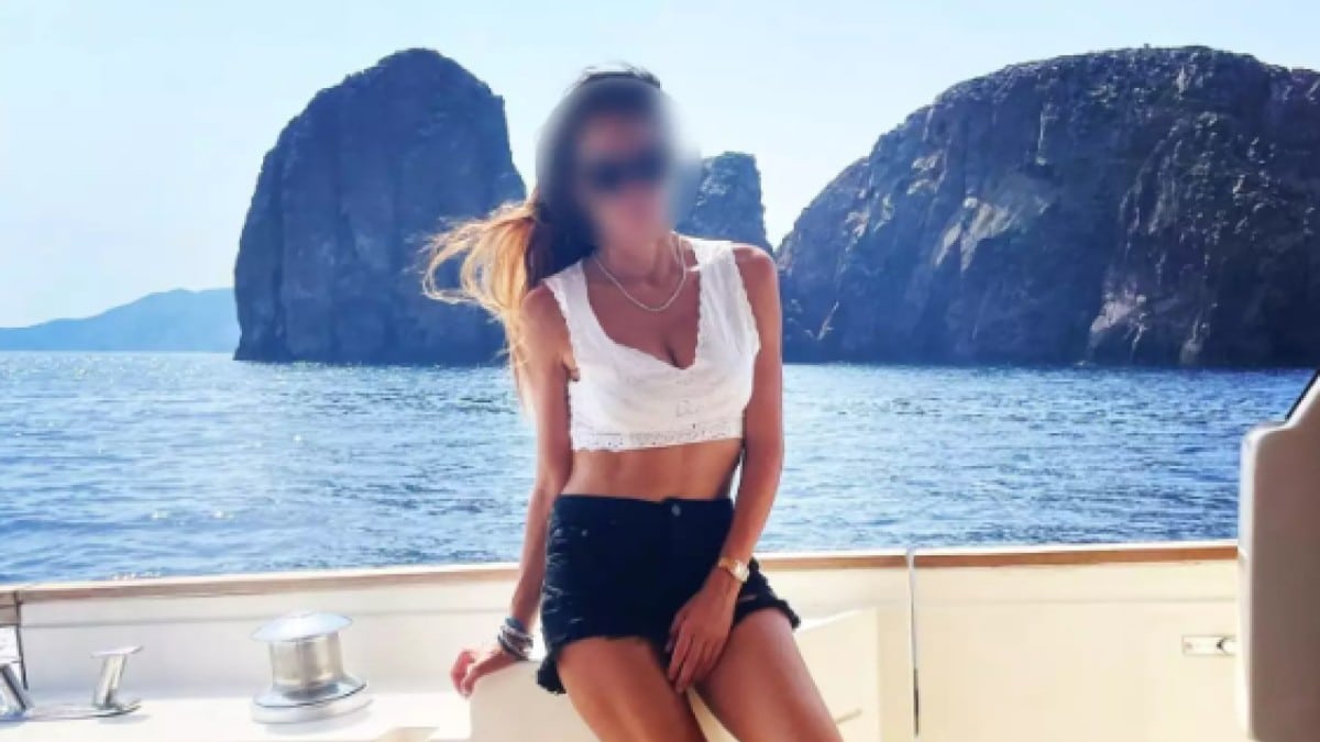 Σάλος: Αυτή είναι η πρώην εστεμμένη playmate που συνελήφθη στο κέντρο της Αθήνας