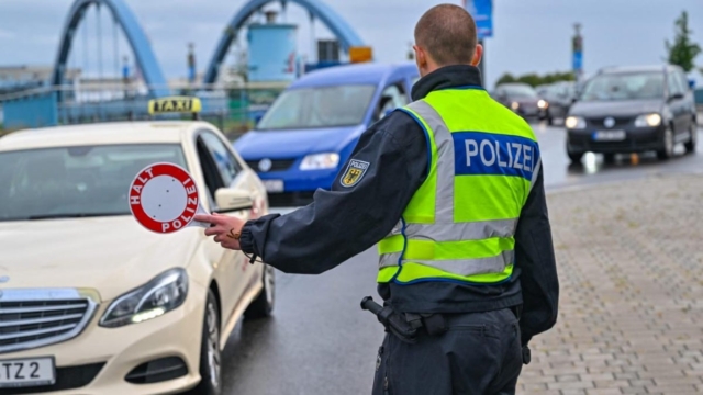 Γερμανία: Σε ισχύ οι έλεγχοι σε όλα τα χερσαία σύνορα της χώρας – Το domino effect που ανησυχεί την Ευρώπη, τι αλλάζει από τα μεσάνυχτα