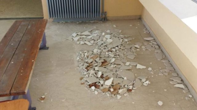 Κατάντια: Έπεσαν σοβάδες σε παιδιά εν ώρα μαθήματος στην Πρέβεζα – Παρέμβαση εισαγγελέα