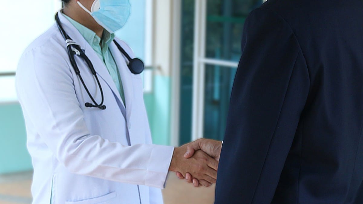 Αδιανόητο: Σαδιστής ουρολόγος κακοποίησε πάνω από 300 άνδρες – Τα βασανιστήρια που τους έκανε με πρόσχημα τη «θεραπεία»