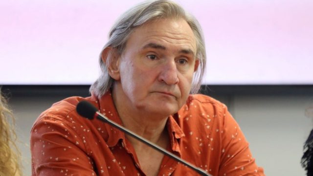 Δύσκολες ώρες για τον Άκη Σακελλαρίου: Τα πρώτα λόγια του μετά το τροχαίο – «Δε με είδε καν ο οδηγός του λεωφορείου»