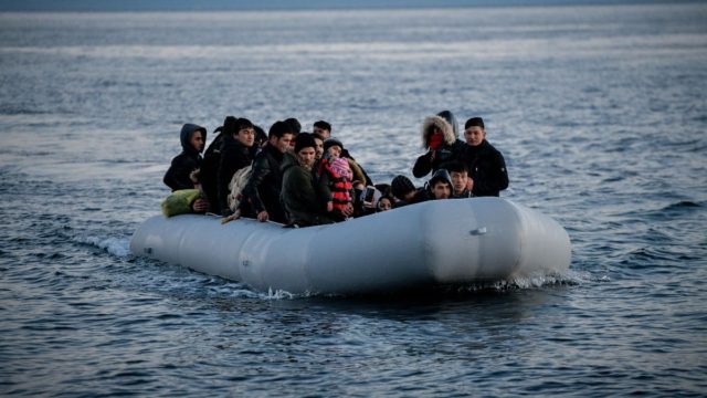 Τραγωδία στη Σάμο: Τουλάχιστον 3 νεκροί μετανάστες και αγνοούμενοι μετά από ναυάγιο (video)