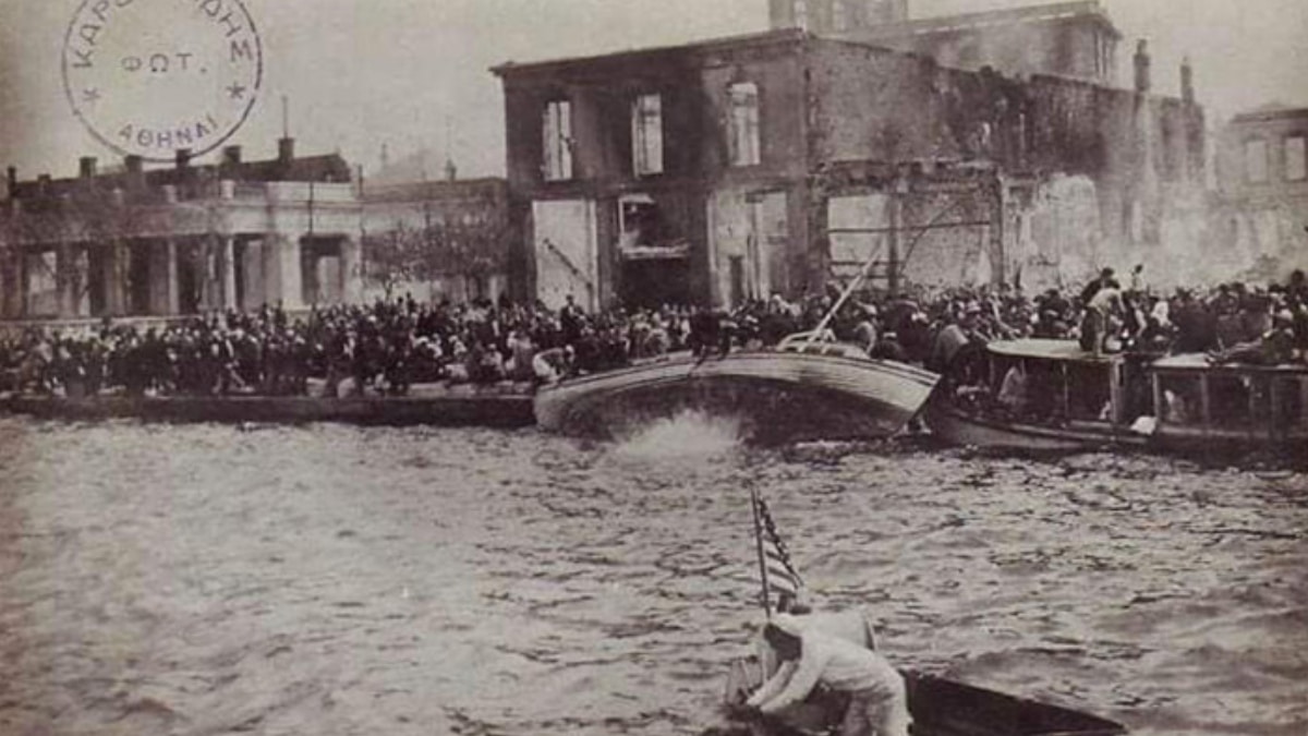 102 χρόνια από τη σφαγή στη Σμύρνη γιορτάζει η Τουρκία: «Ο Κεμάλ Ατατούρκ έριξε τον εχθρό στη θάλασσα»