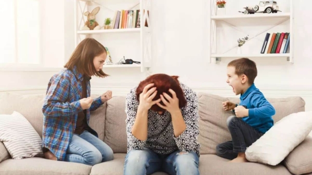 «Ο φίλος μου με αφήνει μόνη με τα 3 παιδιά του για 10 μέρες – Δεν με ρώτησε καν»
