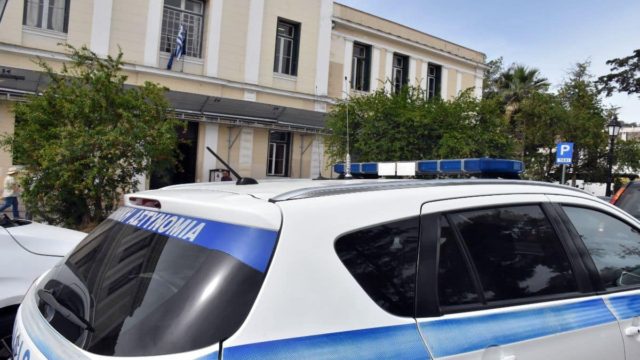 Νέα Φιλαδέλφεια: Ληστεία σε τράπεζα υπό την απειλή όπλου