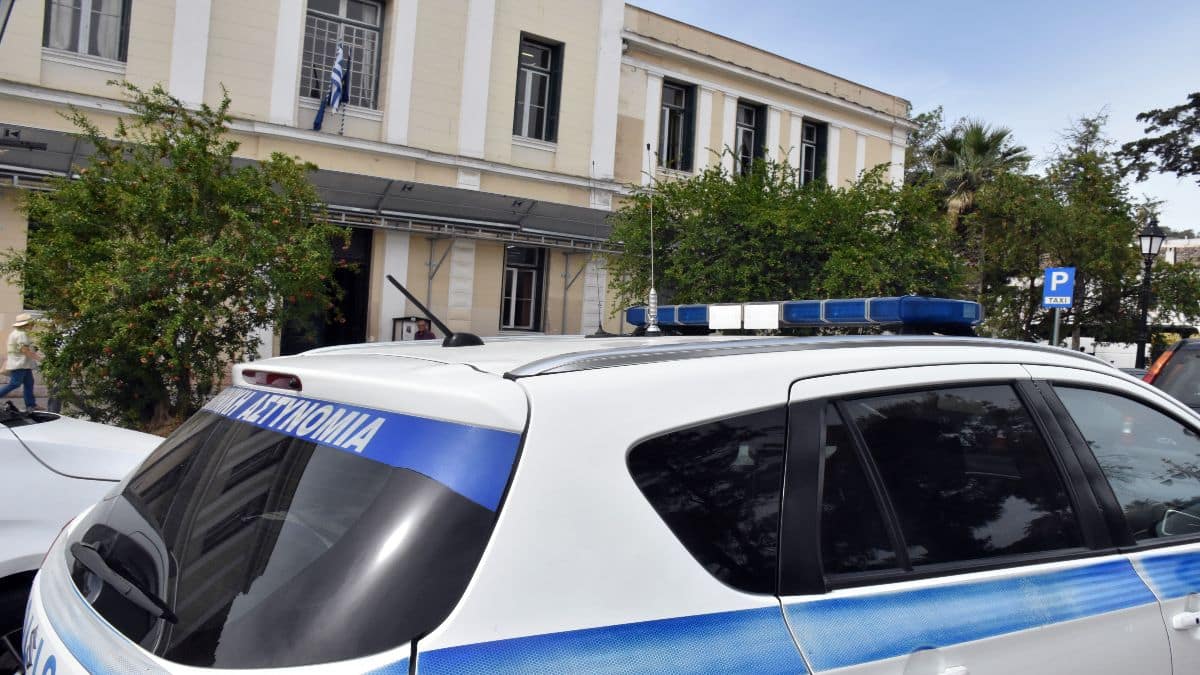 Νέα Φιλαδέλφεια: Ληστεία σε τράπεζα υπό την απειλή όπλου