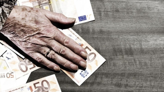Συντάξεις: Ποιοι θα λάβουν αναδρομικά έως 2.619 ευρώ