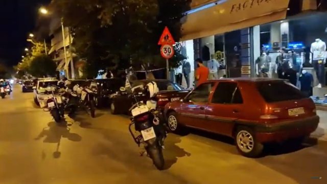 Αιματηρό επεισόδιο στη Θεσσαλονίκη: Τρεις τραυματίες από επίθεση με μαχαίρι (video)