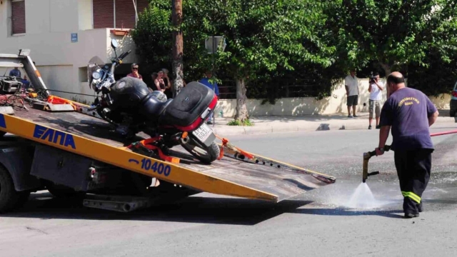 Πάτρα: Δίκυκλο σε τρελή πορεία συγκρούστηκε και παρέσυρε τρεις μαθητές
