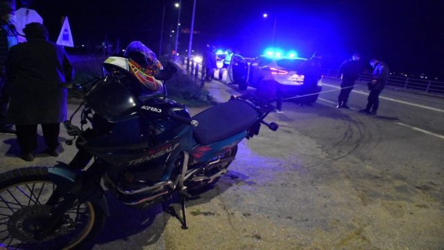 Βάφτηκε με αίμα ξανά η Ιερά Οδός: Τροχαίο δυστύχημα με παράσυρση πεζού από μοτοσικλέτα – Νεκρός ο οδηγός