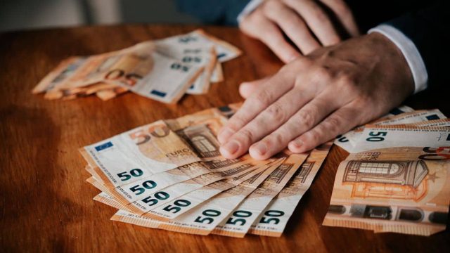 Ούτε οι λογιστές δεν το γνωρίζουν: Πως θα πάρεις ακόμα 333 ευρώ στον μισθό σου;