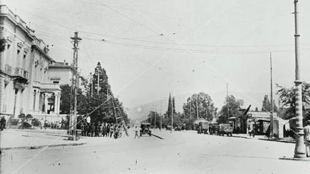 Κουίζ για την παλιά Αθήνα: Αναγνωρίζεις τη λεωφόρο; Έχεις «φάει» τη ζωή του κολλημένος στην κίνηση