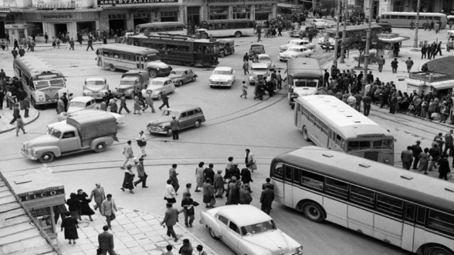Κουίζ για την παλιά Αθήνα: Αναγνωρίζεις την πλατεία; Σίγουρα έχεις περάσει πολλές φορές από εκεί