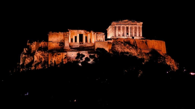 Η φωτογραφία της ημέρας: Νυχτερινή λήψη του ιερού βράχου της Ακρόπολης