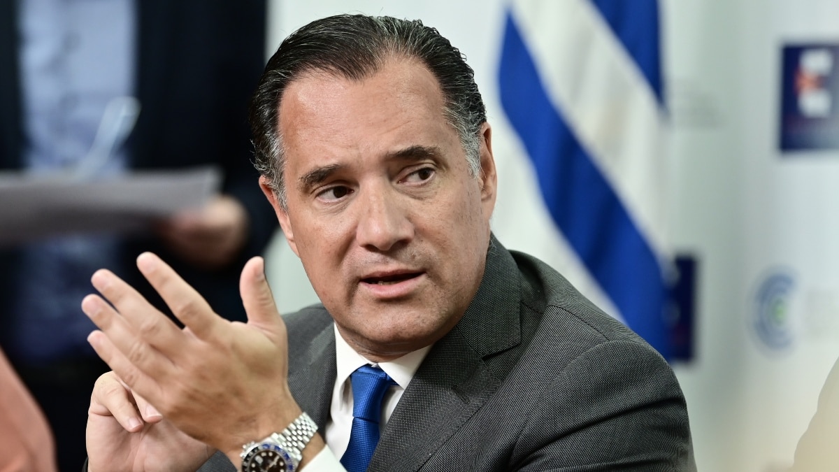 Γιατρός στη Μυτιλήνη συνταγογραφούσε μόνο νύχτα χιλιάδες φάρμακα, παρομοίως σε κόρη και σύζυγο – Της τηλεφώνησε ο Άδωνις Γεωργιάδης