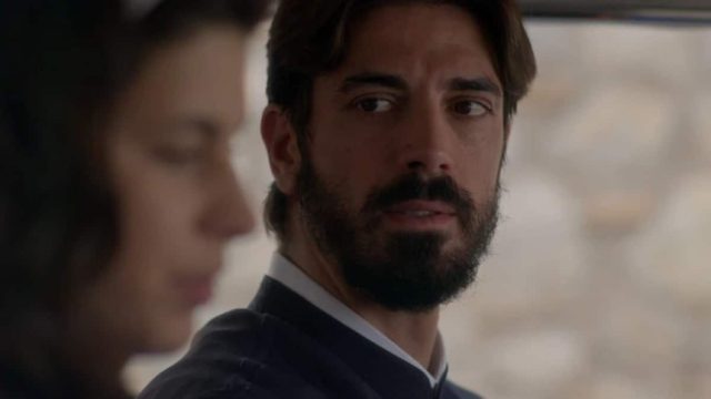 Άγιος Έρωτας – Spoiler: Πατήρ Νικόλαος και Χλόη δίνουν το πρώτο τους φιλί!