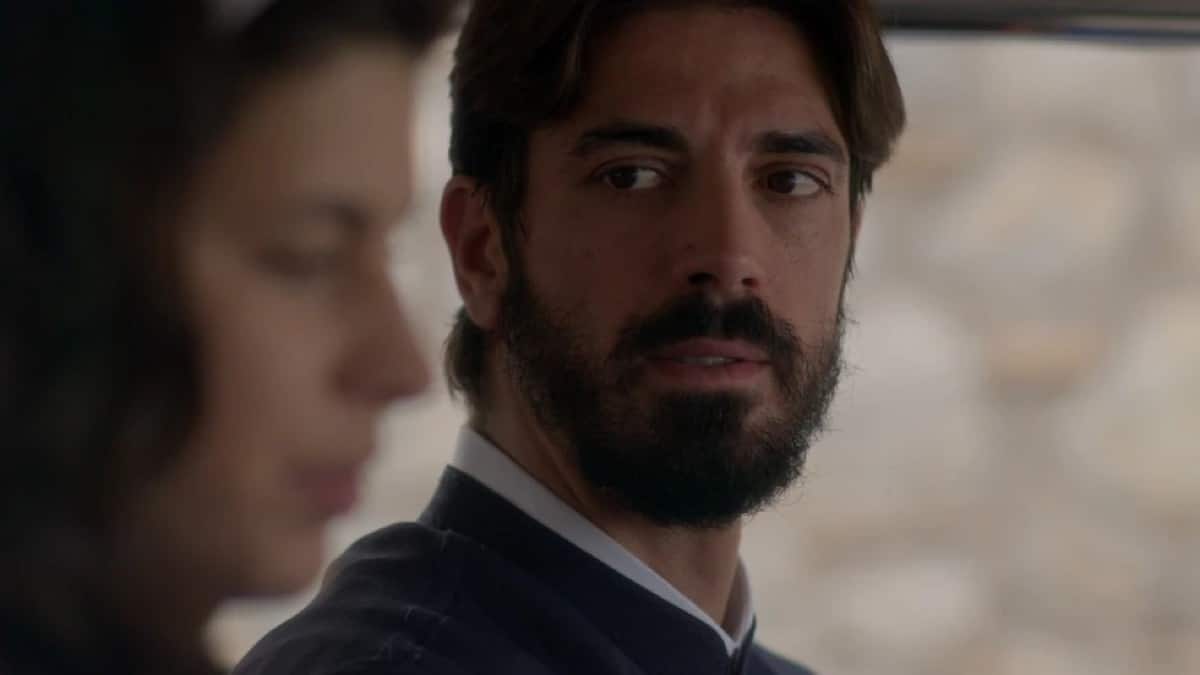 Άγιος Έρωτας – Spoiler: Πατήρ Νικόλαος και Χλόη δίνουν το πρώτο τους φιλί!
