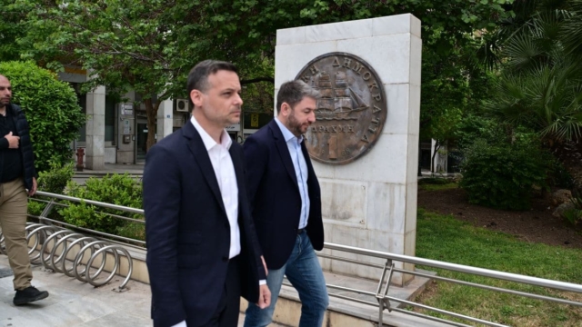 Η μεγάλη ώρα του ΠΑΣΟΚ έφτασε: Τα τελευταία λόγια των υποψηφίων και το colpo grosso Δούκα για την προεδρία