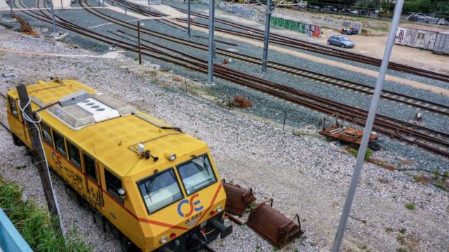 Ανεπαρκής η εκπαίδευση των σταθµαρχών: Πελατειακές σχέσεις, κενά στη στελέχωση και έλλειψη επαγγελµατισµού γιγαντώνουν τα προβλήµατα στον σιδηρόδροµο