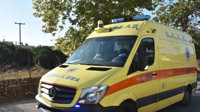 Τραγικός θάνατος για 47χρονο στην Αιγιάλεια: Τον βρήκαν κρεμασμένο σε δέντρο στην αυλή του σπιτιού του