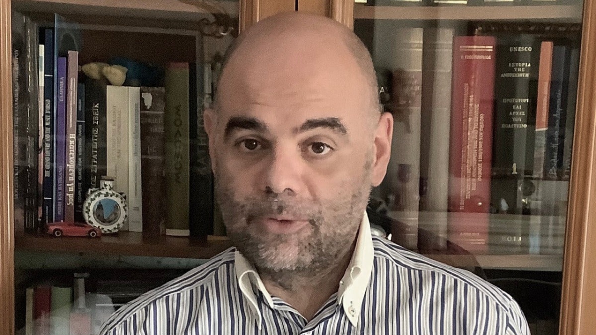 Σάλος με τον συγγραφέα Αριέλ Λεκαδίτη: Τέλος από τις εκδόσεις ΑΡΜΟΣ μετά από χυδαία ανάρτηση για τη Γάζα
