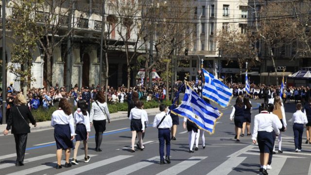 28η Οκτωβρίου: Κυκλοφοριακές ρυθμίσεις στο κέντρο της Αθήνας αύριο λόγω της παρέλασης – Πώς θα κινηθούν τα ΜΜΜ