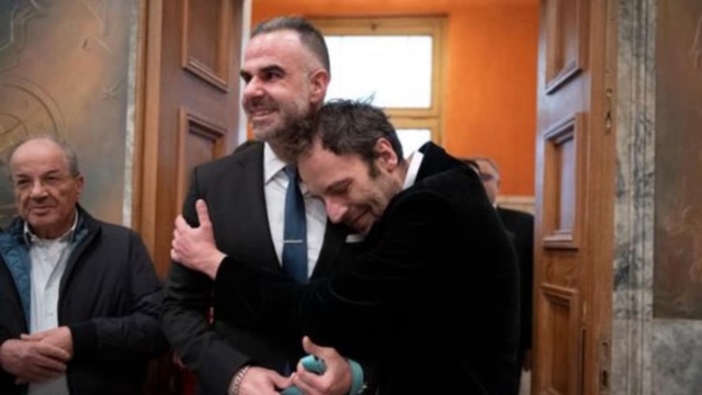 Αύγουστος Κορτώ: «Με κάνει διστακτικό η πατρότητα λόγω της διπολικής διαταραχής, ο γάμος μου ήταν μια νίκη»