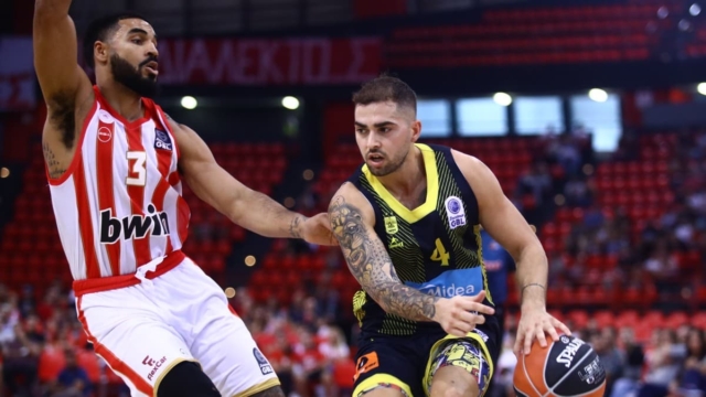 Ολυμπιακός – Άρης 102-72: Mεγάλη νίκη για τους Ερυθρόλευκους με την επιστροφή του Φαλ να είναι κομβική!