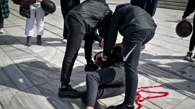 SafeYouth: Πώς θα λειτουργεί η νέα εφαρμογή  με το κουμπί κινδύνου για τους νέους – Οι καταγγελίες μέσω gov.gr