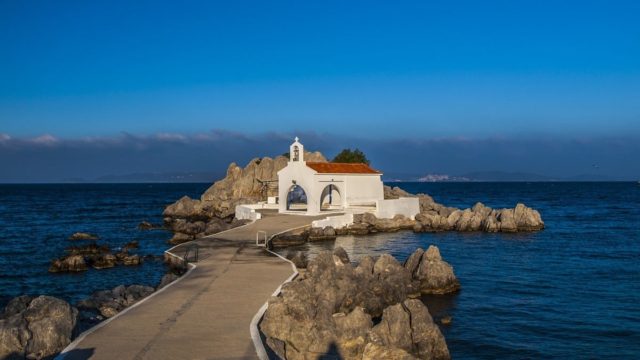 Για όσους αγαπούν τα νησιά και τον χειμώνα: Το «διαμάντι» του Αιγαίου με την απαράμιλλη ομορφιά