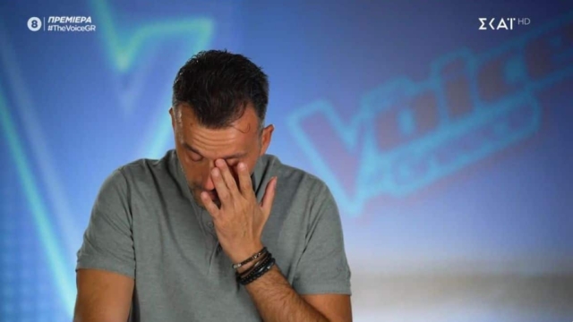 «Λύγισε» το πανελλήνιο: Διαγωνιζόμενος του The Voice αφιερώνει το τραγούδι στην…