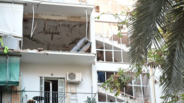Έκρηξη διαμερίσματος στους Αμπελόκηπους: Ο νεκρός βρέθηκε διαμελισμένος, εικόνες σοκ από την καταστροφή