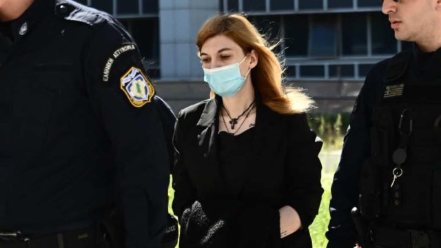 «Οι εκδορές στο πρόσωπο της Μαλένας παραπέμπουν σε ασφυκτικό θάνατο» – Κατέθεσε ο Καρακούκης για τη δίκη Πισπιρίγκου
